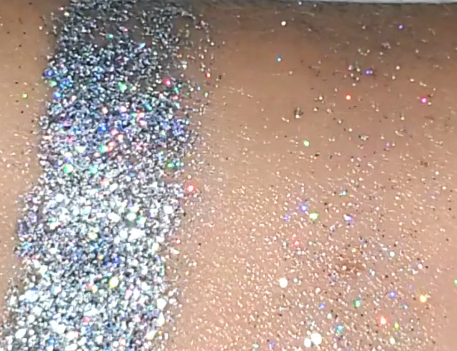 Stardust Shimmer – Holographic Silver-Fusion Glitter Pump Spray