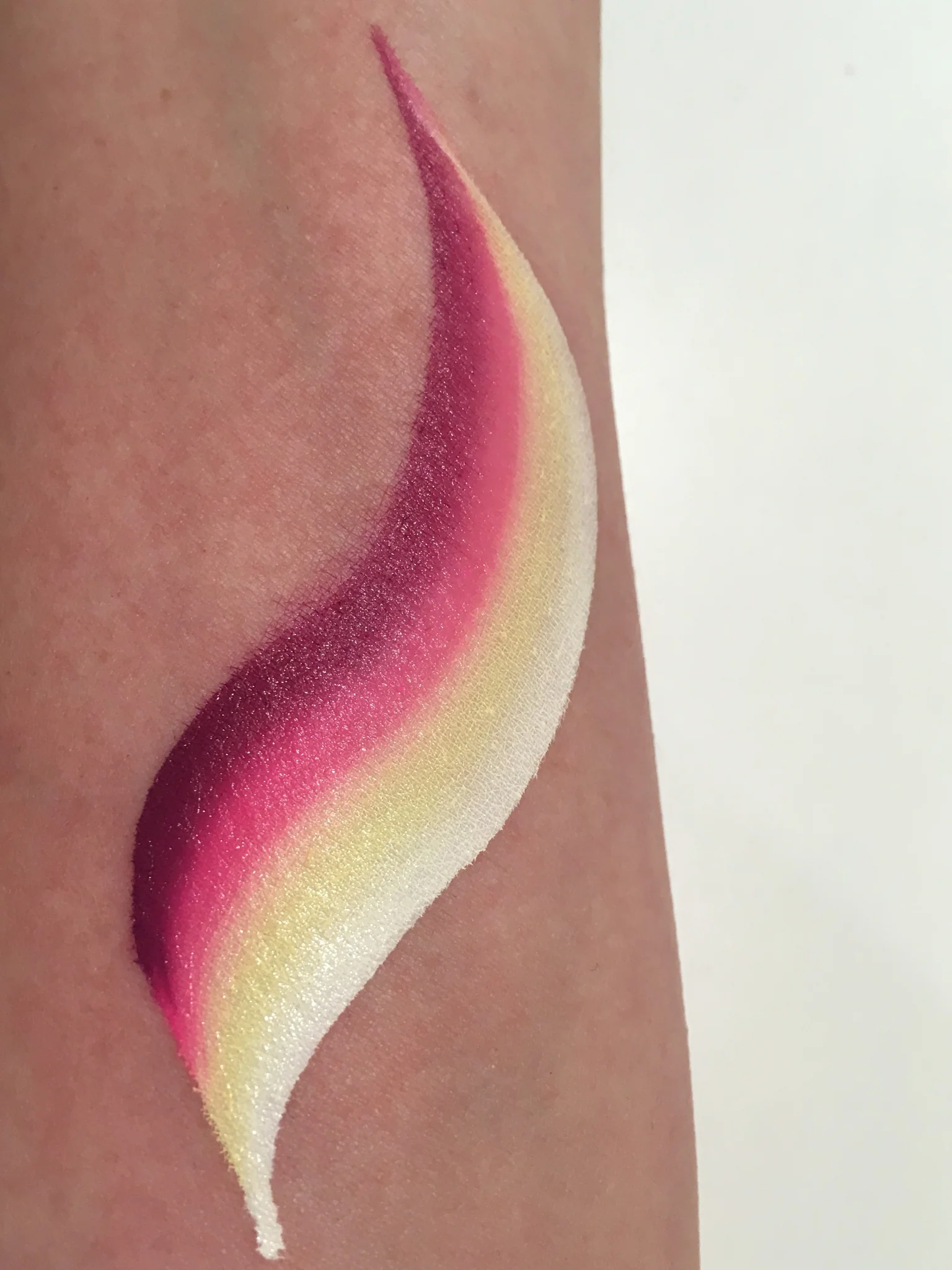 Grevillea-FPA split cake 28g- Face Paints Australia